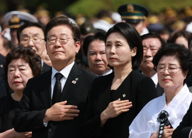 이재명 대통령 부부, 현충일 추념식 국민의례