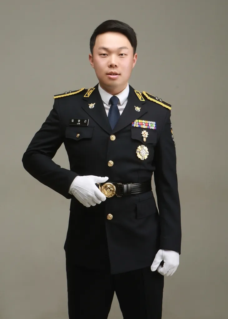 6·25 한국전쟁 당시 ‘경찰 화랑부대’로 참전해 장진호 전투에서 수류탄을 맞고 부상을 입은 뒤에도 복무한 임진하 경사의 손자 임영근 경사는 대를 이어 경찰로 일하고 있다.  임영근 경사 제공