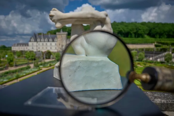 뒤늦게 진품으로 밝혀진 오귀스트 로댕의 ‘절망’이 최근 프랑스에서 열린 경매에서 86만 유로(약 13억 3400만원)에 낙찰됐다고 AFP통신이 전했다. 사진은 13일(현지시간) 프랑스 중서부 빌렁드히에서 촬영된 ‘절망’. 2025.5.13 AFP 연합뉴스