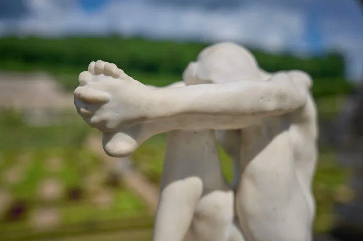 뒤늦게 진품으로 밝혀진 오귀스트 로댕의 ‘절망’이 최근 프랑스에서 열린 경매에서 86만 유로(약 13억 3400만원)에 낙찰됐다고 AFP통신이 전했다. 사진은 13일(현지시간) 프랑스 중서부 빌렁드히에서 촬영된 ‘절망’. 2025.5.13 AFP 연합뉴스