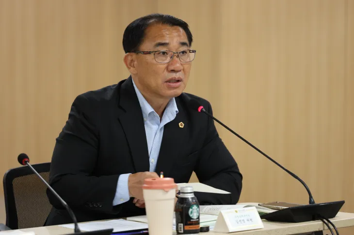 경기도의회 의정정책추진단 교육분야 정책 정담회에 추진위원으로 참석해 발언하고 있는 김선영 의원.