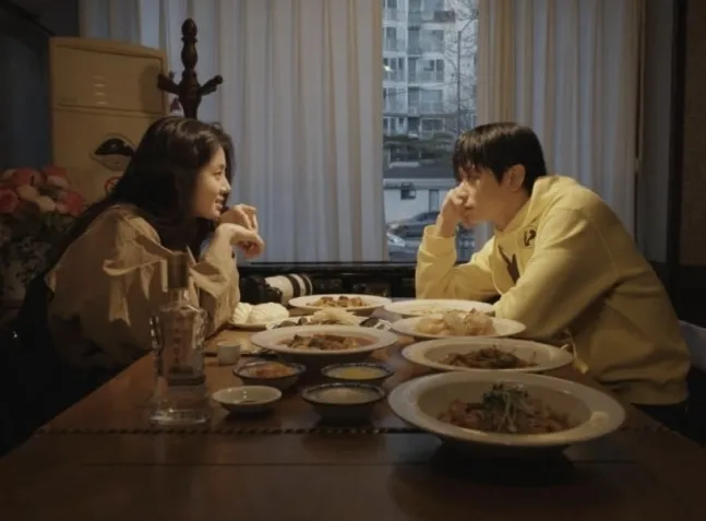 배우 신시아와 더보이즈 주연이 출연한 단편 영화 ‘영영’ 스틸컷