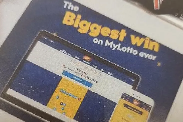 2200만 호주달러(196억원) 로또에 당첨된 20대 남성 조슈아 윈슬렛이 2년여 후인 2022년 말 마약 중독 합병증으로 사망한 사실이 뒤늦게 확인됐다고 10일(현지시간) 데일리메일 호주가 보도했다. 사진은 2020년 남호주주(SA) 경찰이 급습 당시 촬영한 윈슬렛의 애들레이드 자택 안에 있던 로또 당첨 기념 액자. SA 경찰 제공