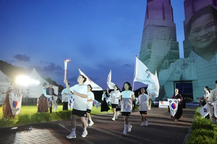 독립기념관에서 제77회 충청남도민체육대회 성화 봉송이 시작되고 있다. 시 제공