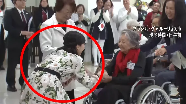 일본 내에서 ‘얼짱 공주’로 통하는 나루히토 일왕의 조카 가코 공주(30·붉은 원)가 지난 8일 브라질 공식 방문 중 착용한 원피스가 화제다. TBS뉴스 캡처