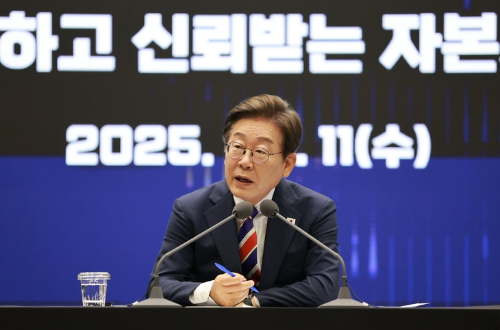 이재명 대통령이 서울 영등포구 한국거래소에서 열린 주식시장 불공정거래 근절을 위한 현장 간담회에서 질문에 답하고 있다. 대통령실통신사진기자단