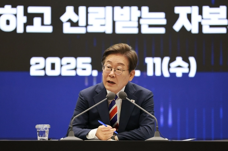 이재명 대통령이 서울 영등포구 한국거래소에서 열린 주식시장 불공정거래 근절을 위한 현장 간담회에서 질문에 답하고 있다. 대통령실통신사진기자단