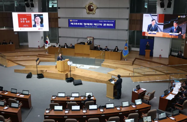 6월 11일, 제384회 정례회 제2차 본회의에서 김동연 지사에게 도정질문 중인 윤종영 의원. (사진=경기도의회)