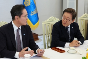 이 대통령 “부당 경쟁으로는 지속 성장 불가능… 기업, 불신 완화해야”