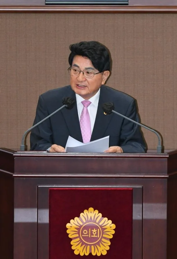 지난 12일 제331회 정례회 시정질문을 하는 홍국표 의원