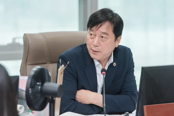 김영기 의원. 6월 13일 제384회 정례회 제1차 교육행정위원회 소관 교육행정국 2024회계연도 결산심사. 교육시설환경개선기금 운용 실태와 학교 안전대책 집중 질의. (사진=경기도의회)