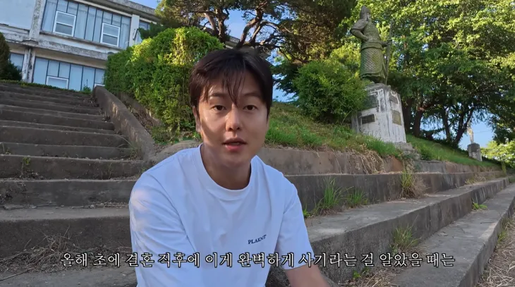 여행 유튜버 채코제가 13일 자신의 채널에 올린 영상에서 지인에게 5억 4000만원 사기를 당했다고 털어놓고 있다. 유튜브 채널 ‘채코제’ 캡처