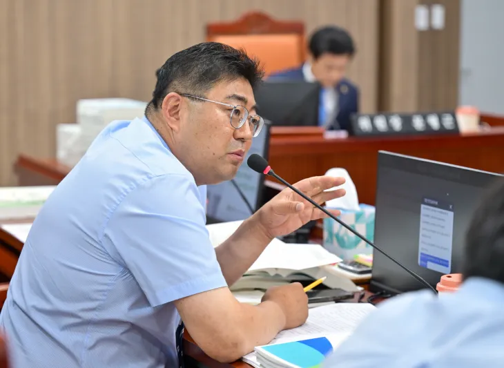 김진명 의원. 2024회계연도 결산 심사. ‘가족돌봄수당 지원사업’의 낮은 집행률, 시군 참여 부족 지적. 설계의 구조적 한계, 운영상 문제 전면 점검 요구. (사진=경기도의회)