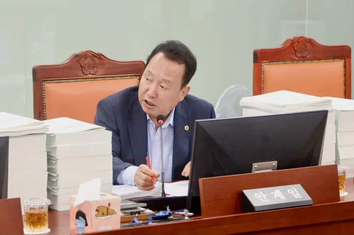 안계일 의원. 16일 2024 회계연도 경기도 결산심사. 자치경찰위원회의 무인단속장비 예산 전용 문제 강하게 질타, 의회 예산 심의권 무시한 위법적 집행 행위 비판. (사진=경기도의회)