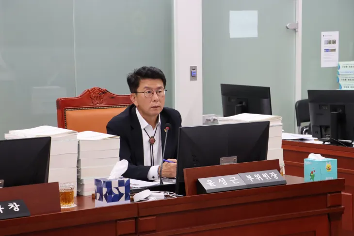 윤성근 의원. 6월 16일 2024회계연도 결산 심사. 평택 세교동 지하차도의 침수 대응 사례, 사전 예방 중심의 재난관리 체계 확립 필요성 강조. (사진=경기도의회)