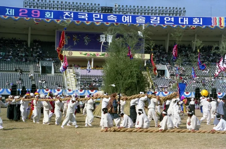 1988년 제29회 전국민속예술경연대회 당시 송천달집태우기 시연 모습