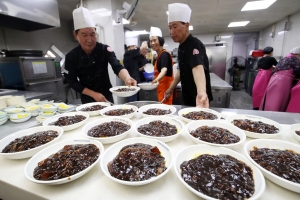 어르신들 위한 ‘사랑의 짜장면’