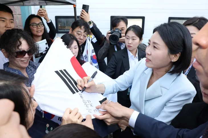 김혜경 여사, 캘거리 한인회 방문