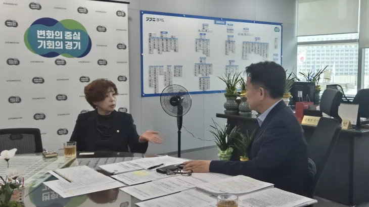 정경자 의원. 17일 경기도청에서 고영인 경제부지사와 면담. 남양주와 경기북부 발전 방향에 대해  논의. (사진=경기도의회)