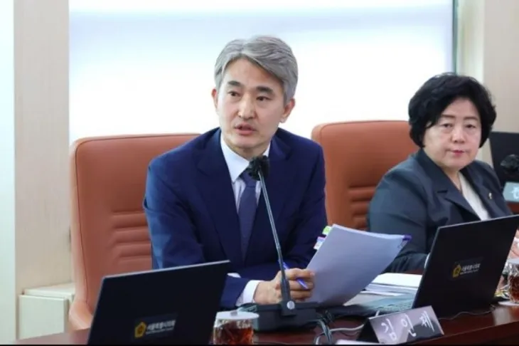 질의하는 김인제 서울시의회 부의장