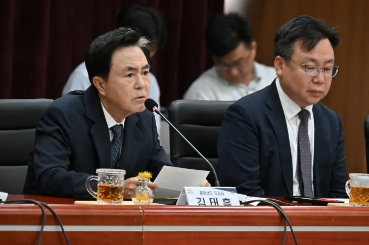 김태흠 충남지사가 대기오염물질 자발적 감축 협약식에 앞서 인사말을 하고 있다. 도 제공