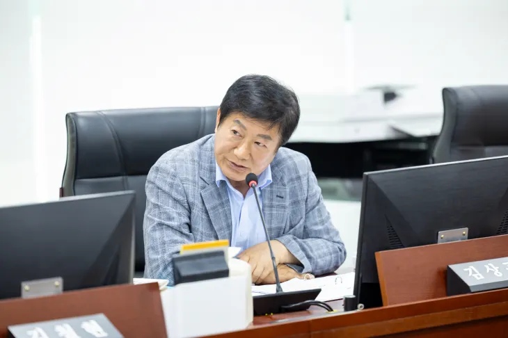 김상곤 의원. 18일 AI국, 국제협력국, 미래성장산업국 및 공공기관 대상 제1회 추가경정예산안 심사. 장애인 웹 접근성 모니터링 사업 공정성 확보와 시·군 참여 확대 주문. (사진=경기도의회)