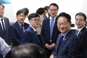 2차 추경 20조+α 가닥… 보편 지원에 취약계층 차등안 공감대