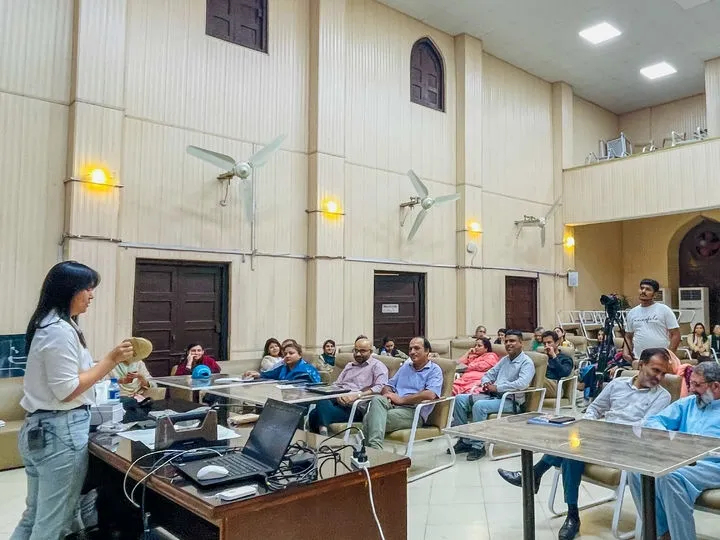 파키스탄 라호르 박물관에서 3D 스캔 기술 교육을 진행하는 모습. 국가유산진흥원 제공