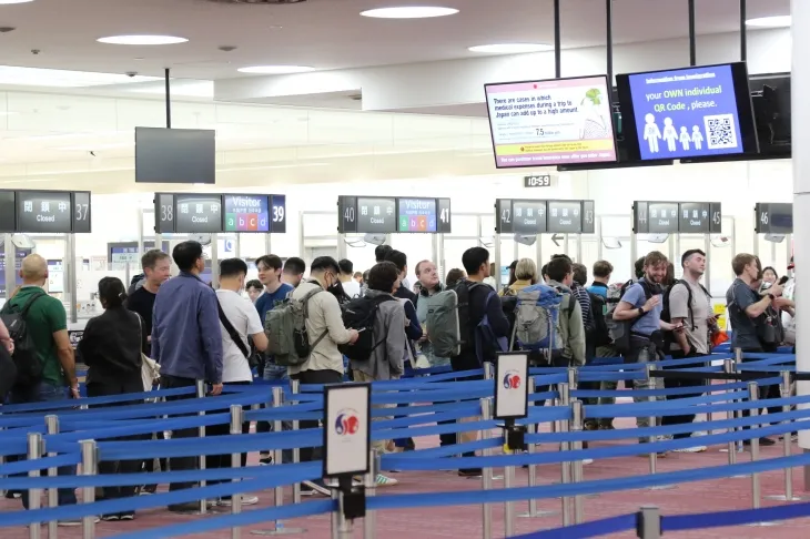 도쿄 하네다공항에 길게 늘어선 외국인 입국 심사줄