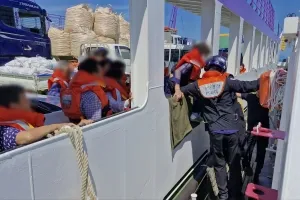 목포해경, 조타기 고장 표류중 여객선···승선원 87명 무사 구조