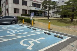 제천시 “장애인구역에 불법주차하면 경광등 켜져요”
