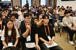 “눈치 보지 않고 육아할 수 있도록, 대체비용 등 정부 지원 강화해야”[사라진 인구, 다시 채우는 미래]