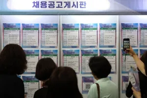 기업 10곳 중 8곳 경력직만 뽑는다… 대졸 취준생 54% “진입 장벽 느껴”