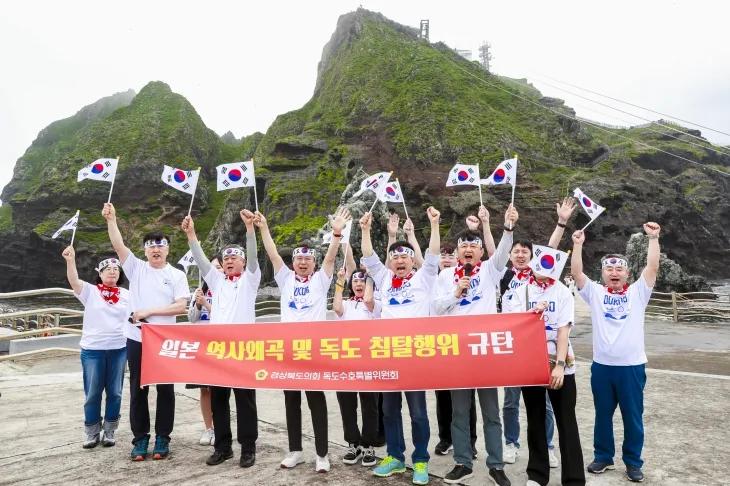 지난 24일부터 26일까지 2박 3일간 울릉도와 독도를 방문한 경북도의회 독도수호특별위원회(위원장 연규식). 경북도의회 제공