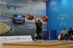 역도 송영환, 최중량급 용상 243㎏ 한국 신기록…합계 1위는 황우만