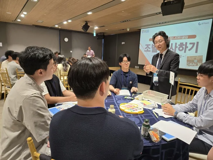 충남노사민정협의회가 천안라마다앙코르바이윈덤에서 충남일자리토론회 ‘잡(JOB)공감’ 토론회를 열고 있다. 충남노사민정협의회 제공