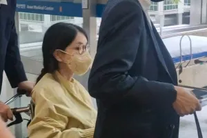 김건희 여사, 휠체어 타고 퇴원…尹, 휠체어 밀어
