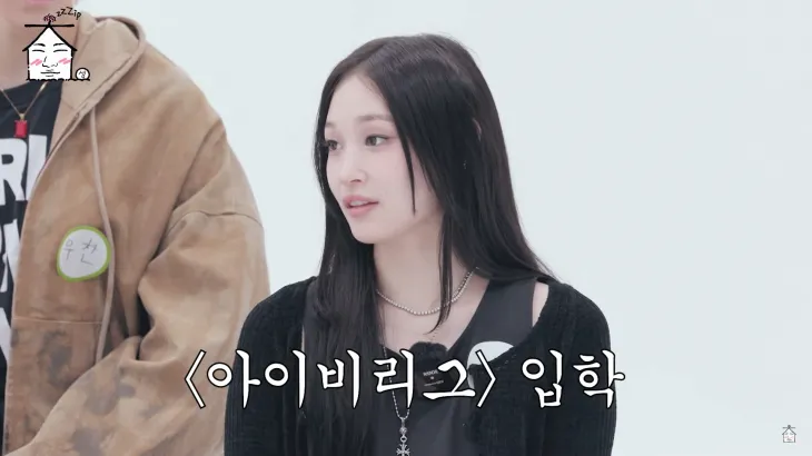 신세계 정유경 회장의 장녀 애니(본명 문서윤)가 혼성 그룹으로 데뷔해 화제를 모은 가운데, 가수 데뷔 허락을 받는 데에만 “10년이 걸렸다”고 밝혔다. 유튜브 채널 ‘집대성’