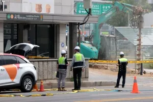 [포토] 교대역 인근 가스 누출로 도로 통제