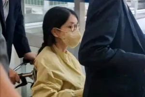 [포토] 휠체어 타고 퇴원하는 김건희 여사
