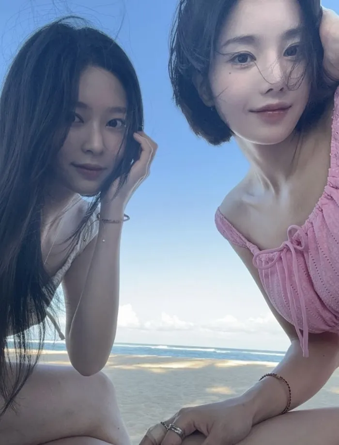 김민주(왼쪽)-권은비.<br>권은비 인스타그램