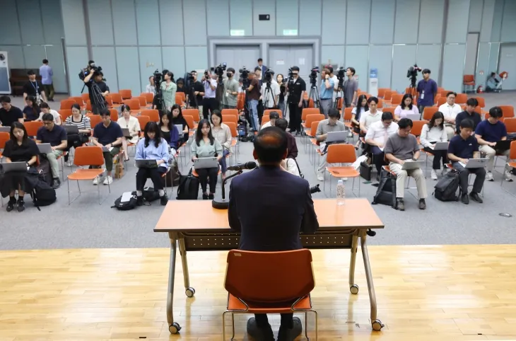 29일 서울 중구 예금보험공사 대강당에서 열린 구윤철 경제부총리 겸 기획재정부 장관 후보자 기자간담회에서 취재진이 구 후보자의 발언을 경청하고 있다. 2025.6.29 연합뉴스