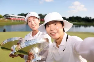 네가 있어 할 수 있었다… LPGA 임진희·이소미, 연장 끝 첫 우승