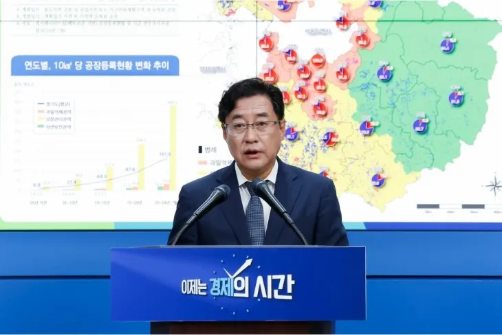 1일 강민석 경기도 대변인이 도청 브리핑룸에서 경기 동부 자연보전권역 내 여주 산단클러스터 조성 관련 기자회견을 하고 있다.(경기도 제공)