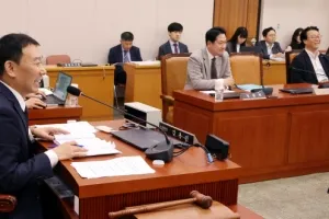 [포토] ‘간만에 웃음’ 여야…상법개정안 처리 합의