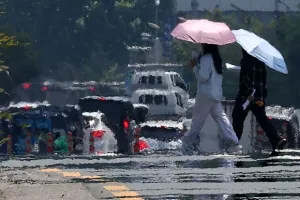 [포토] ‘양산은 필수’ 펄펄 끓는 도심