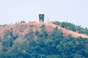 “대한민국 국군입니다” 군사분계선 수풀 숨어있던 북한 남성 신병 확보
