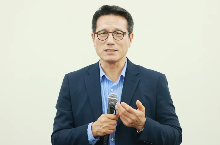 꿈밭펀딩에 대해 소개하는 정병국 위원장