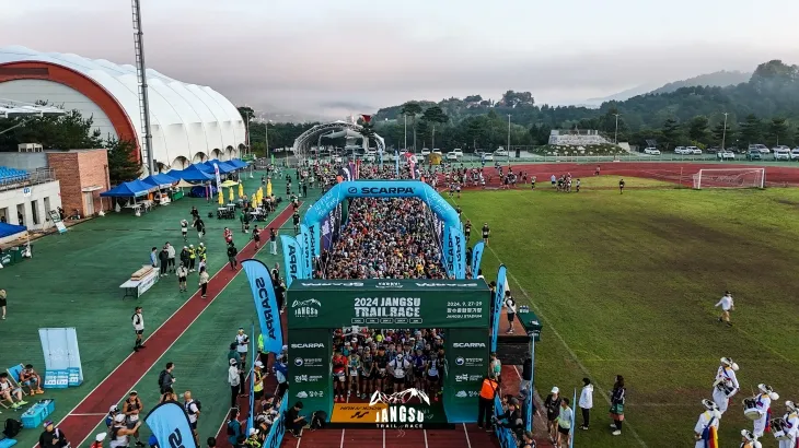 전북 장수군 주요 관광 명소를 지나는 ‘장수트레일레이스’는 장수군에 ‘한국의 샤모니’라는 별칭을 안겨 주며 국내 대표 산악 마라톤으로 자리잡았다. 사진은 지난해 대회 모습. 장수군 제공