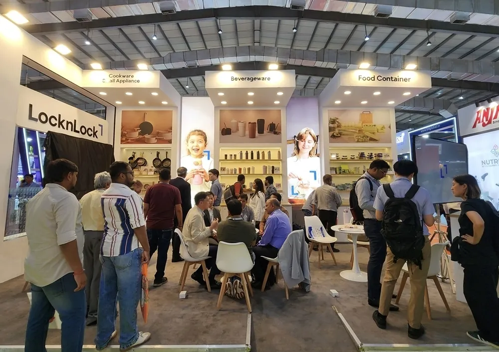 ‘HGH 인디아’ 행사장 내 락앤락 부스에 관람객들이 붐비고 있다. 락앤락 제공